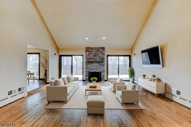 737 Ridge Rd, Kinnelon Boro, NJ 07405