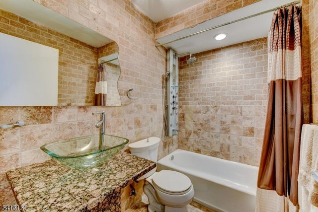 737 Ridge Rd, Kinnelon Boro, NJ 07405