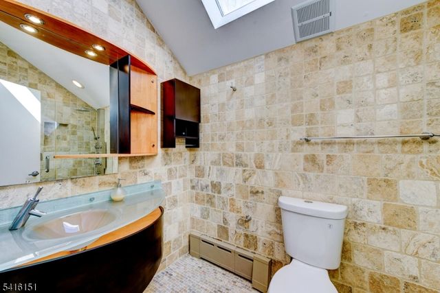 737 Ridge Rd, Kinnelon Boro, NJ 07405