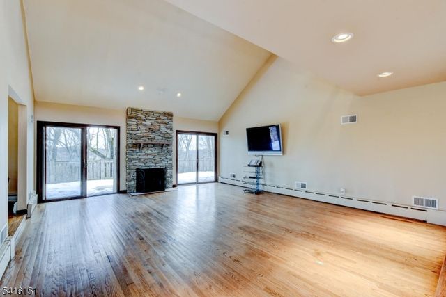 737 Ridge Rd, Kinnelon Boro, NJ 07405