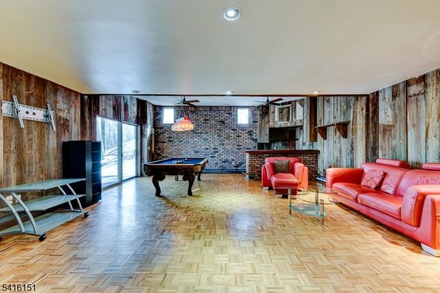 737 Ridge Rd, Kinnelon Boro, NJ 07405