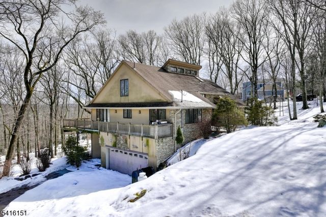 737 Ridge Rd, Kinnelon Boro, NJ 07405