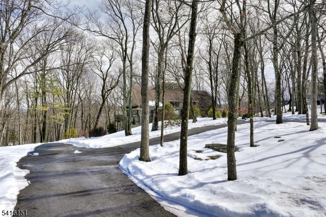 737 Ridge Rd, Kinnelon Boro, NJ 07405