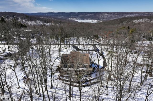 737 Ridge Rd, Kinnelon Boro, NJ 07405