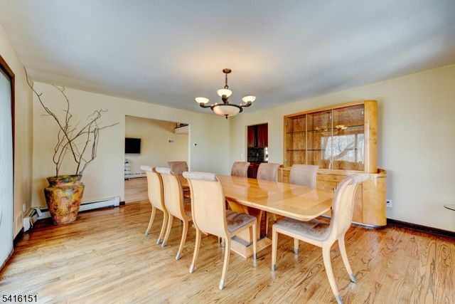 737 Ridge Rd, Kinnelon Boro, NJ 07405