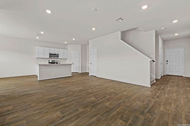 182 Western Gull Dr, San Antonio, TX 78253