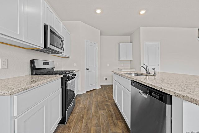 182 Western Gull Dr, San Antonio, TX 78253