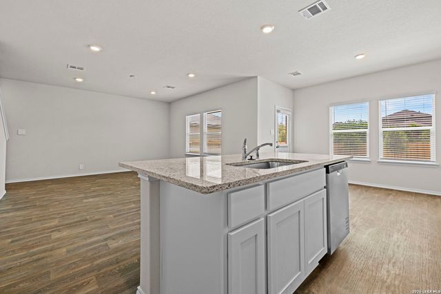 182 Western Gull Dr, San Antonio, TX 78253