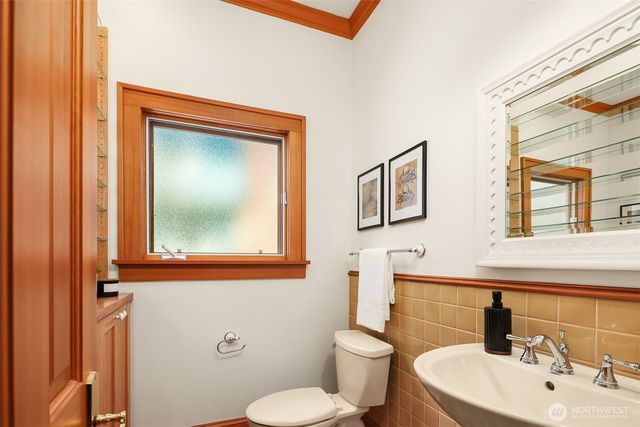 1411 10th Avenue W, Seattle, WA 98119