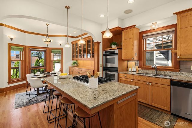 1411 10th Avenue W, Seattle, WA 98119