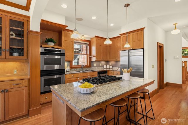 1411 10th Avenue W, Seattle, WA 98119
