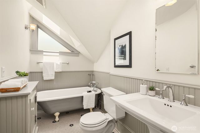 1411 10th Avenue W, Seattle, WA 98119