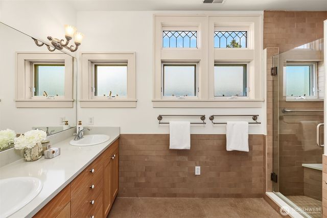 1411 10th Avenue W, Seattle, WA 98119