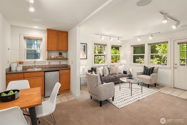 1411 10th Avenue W, Seattle, WA 98119