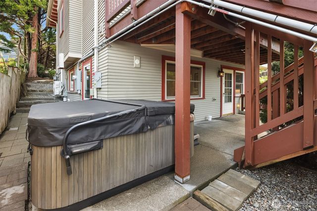 1411 10th Avenue W, Seattle, WA 98119
