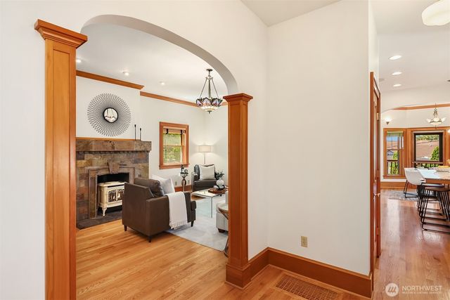 1411 10th Avenue W, Seattle, WA 98119