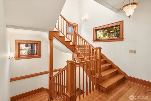 1411 10th Avenue W, Seattle, WA 98119