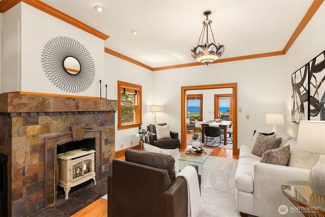1411 10th Avenue W, Seattle, WA 98119