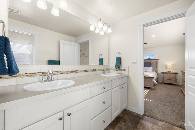 16 N Caracaras Way, Eagle, ID 83616