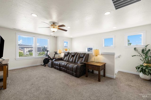 16 N Caracaras Way, Eagle, ID 83616