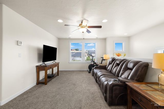 16 N Caracaras Way, Eagle, ID 83616
