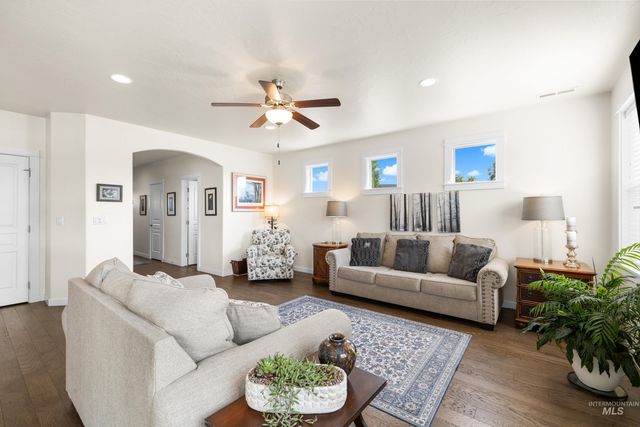 16 N Caracaras Way, Eagle, ID 83616