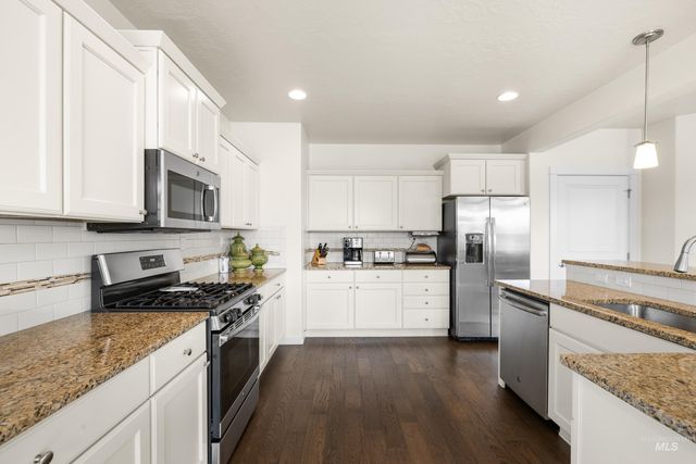 16 N Caracaras Way, Eagle, ID 83616