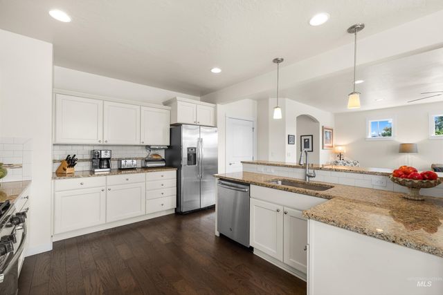 16 N Caracaras Way, Eagle, ID 83616