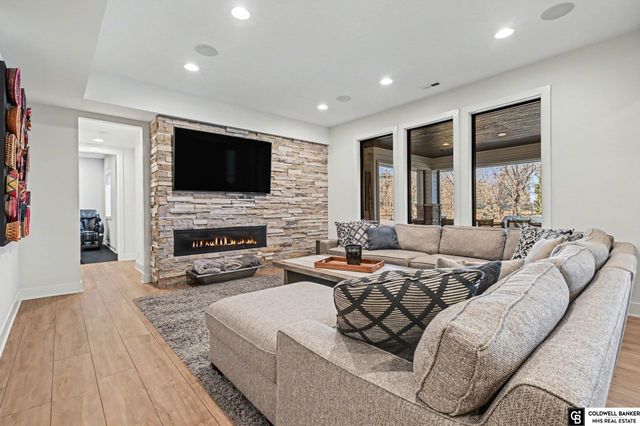 21810 Dorcas Street, Elkhorn, NE 68022