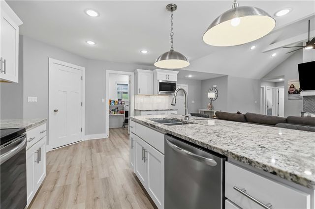1045 W Garland Street, Siloam Springs, AR 72761