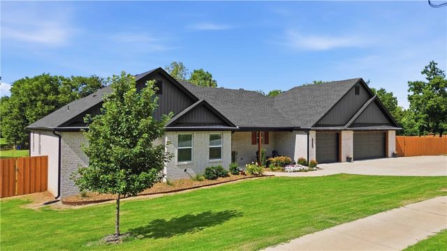 1045 W Garland Street, Siloam Springs, AR 72761