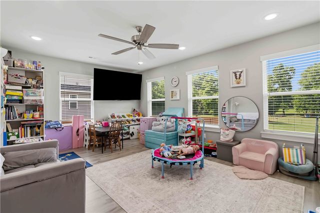1045 W Garland Street, Siloam Springs, AR 72761