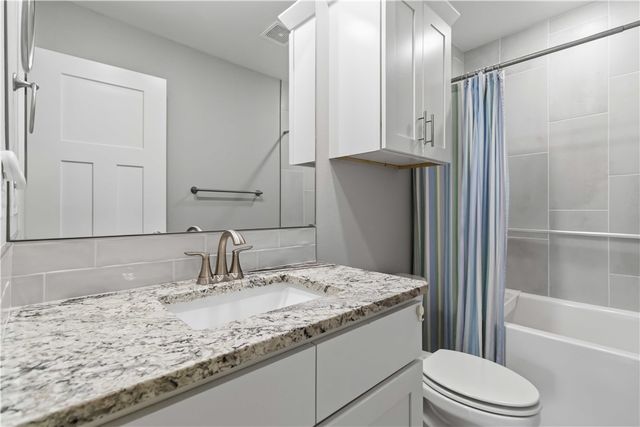 1045 W Garland Street, Siloam Springs, AR 72761