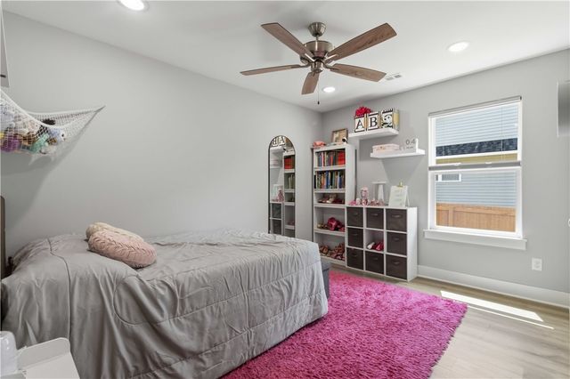 1045 W Garland Street, Siloam Springs, AR 72761