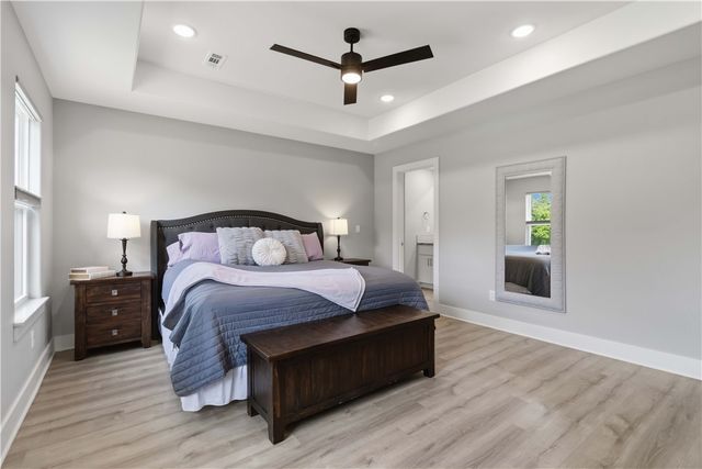 1045 W Garland Street, Siloam Springs, AR 72761