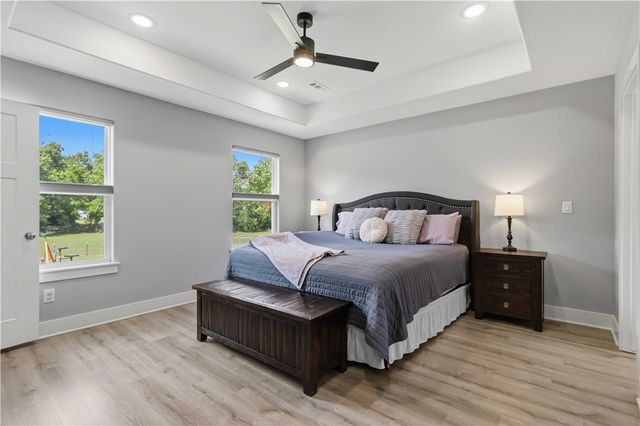 1045 W Garland Street, Siloam Springs, AR 72761