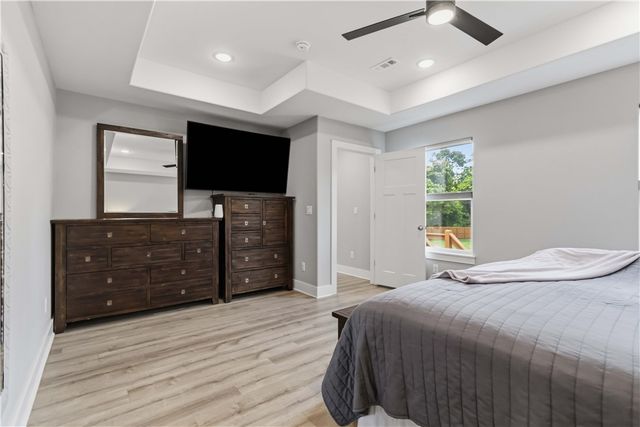 1045 W Garland Street, Siloam Springs, AR 72761
