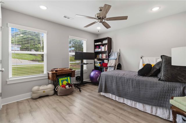 1045 W Garland Street, Siloam Springs, AR 72761