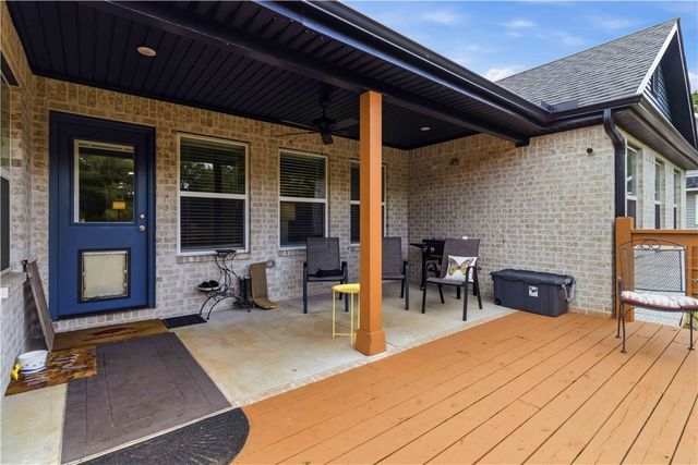 1045 W Garland Street, Siloam Springs, AR 72761