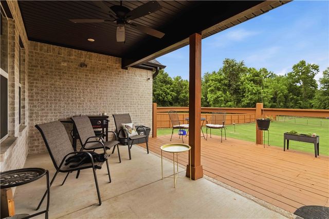 1045 W Garland Street, Siloam Springs, AR 72761