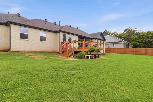 1045 W Garland Street, Siloam Springs, AR 72761