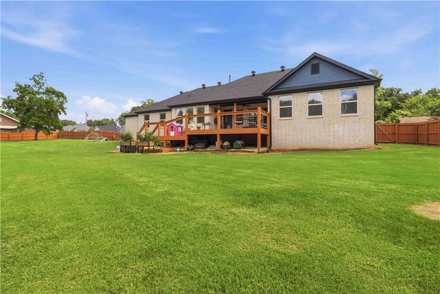 1045 W Garland Street, Siloam Springs, AR 72761