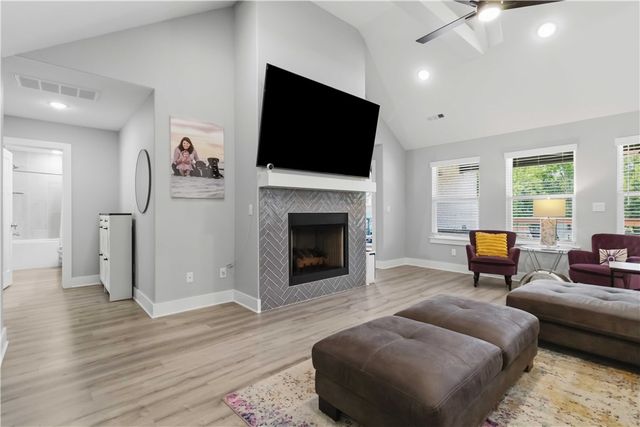 1045 W Garland Street, Siloam Springs, AR 72761