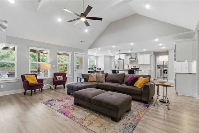 1045 W Garland Street, Siloam Springs, AR 72761