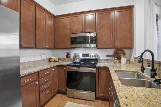 17390 72nd Avenue N 1301, Maple Grove, MN 55311