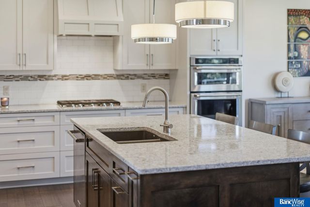 9333 Blackwood Avenue, Lincoln, NE 68526