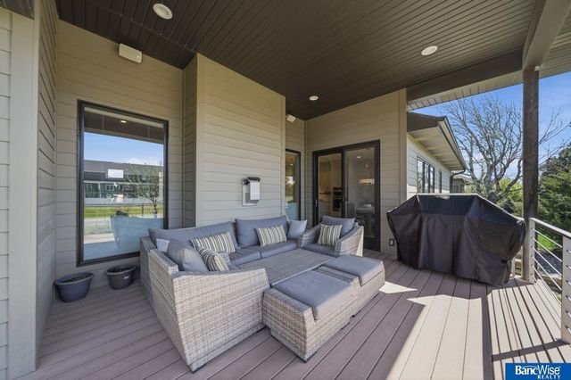 9333 Blackwood Avenue, Lincoln, NE 68526