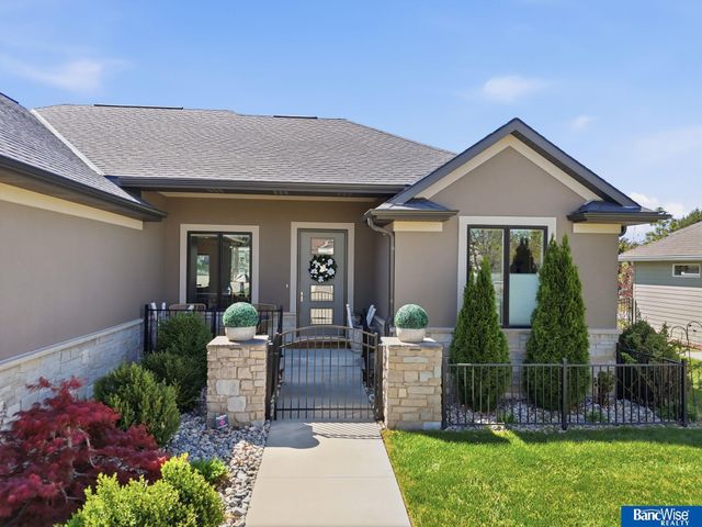 9333 Blackwood Avenue, Lincoln, NE 68526