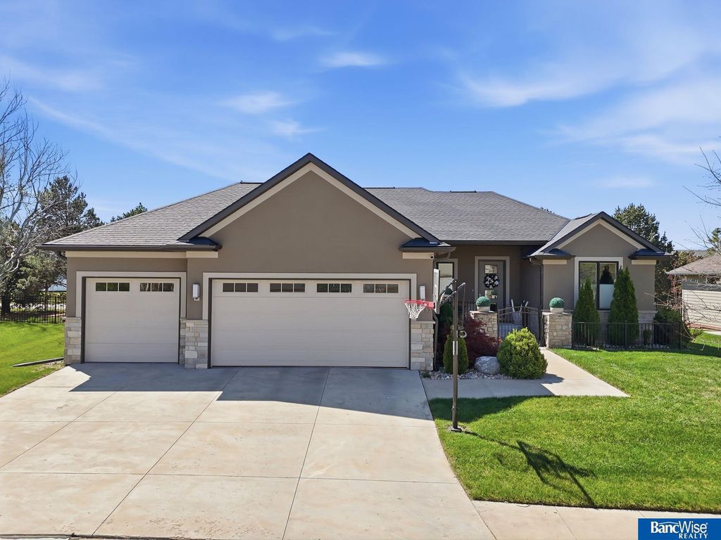 9333 Blackwood Avenue, Lincoln, NE 68526