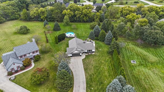 W310S2748 Wild Rose LANE, Waukesha, WI 53188